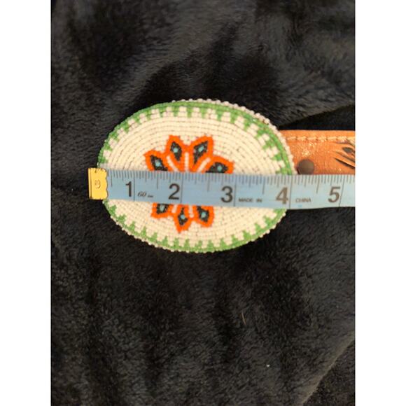 VINTAGE UNISEX DEADSTOCK CALDWELL TOOLED LEATHER BELT W/ NATIVE BEADED BUCKLE - Picture 5 of 8